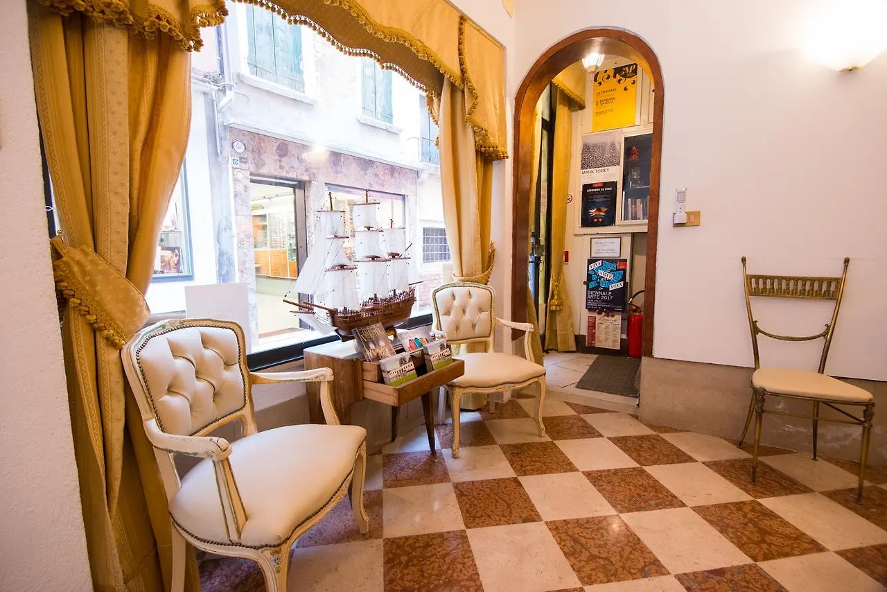 Hotel Albergo Casa Peron Venice Italy