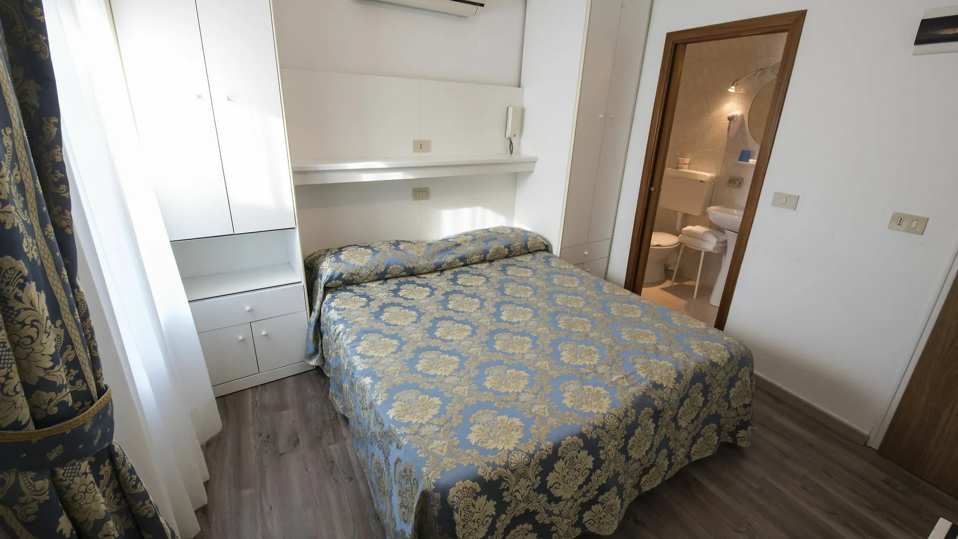 Albergo Casa Peron Venice 0*,  Italy